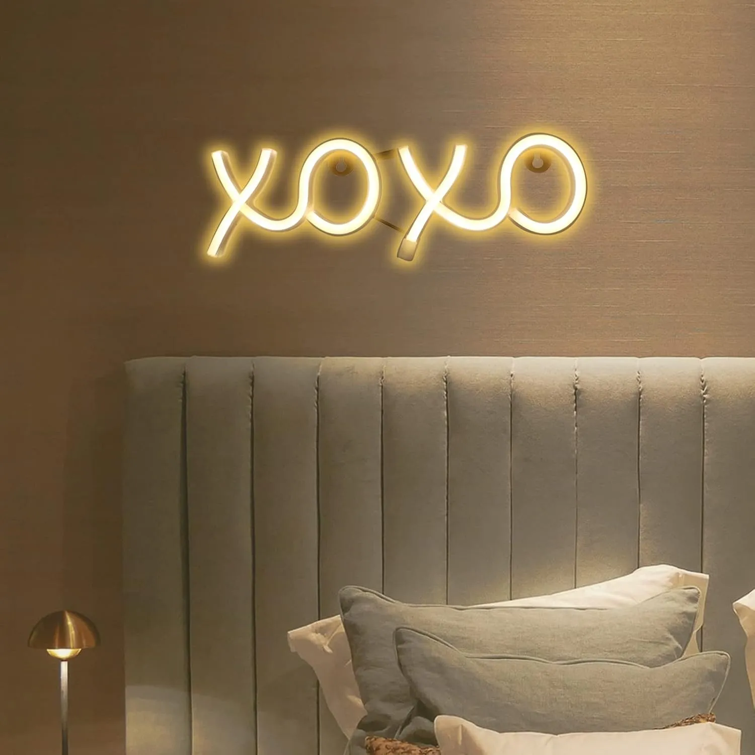 NWQ ENUOLI Neon Lights for Wall Decor XOXO Warm White LED Neon Sign 11.8x3.8 Inches USB/Battery Powered LED Night Light for Bedroom Home Decor Kids Room Gift