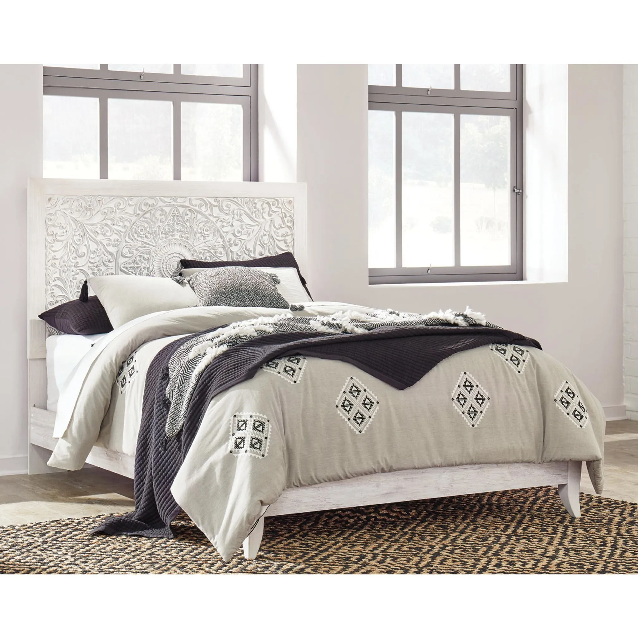 Paxberry 5 Piece Queen Panel Bedroom - Whitewash